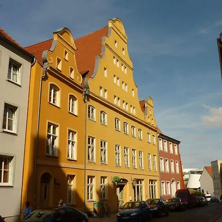 Altstadt Hafenblick 招待所 施特拉尔松德